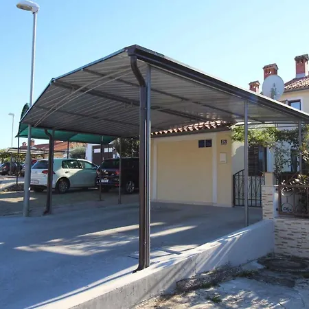 In Porec/istrien 9921 Apartment Porec