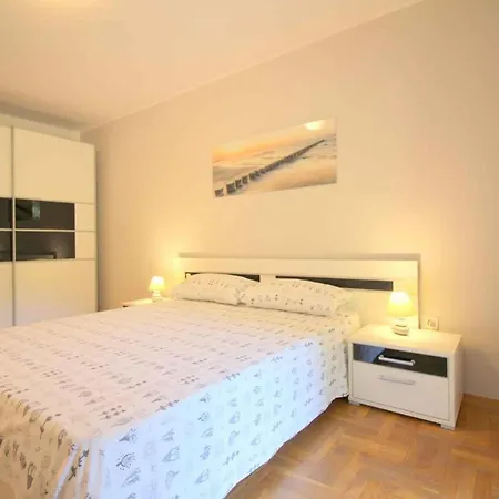 In Porec/istrien 9921 Apartment Porec